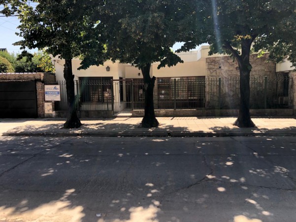 HERMOSA CASA 7 AMBIENTES EN VENTA - Jose C. Paz