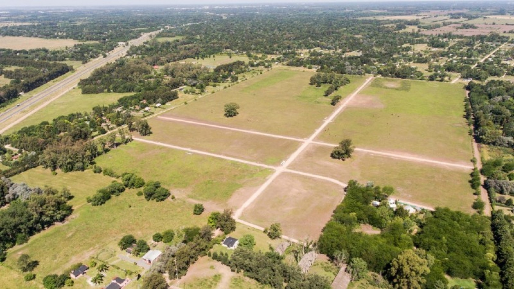 LOTES - "BARRIO PARQUE LOS ROBLES" - PARADA ROBLES, EXALTACION DE LA CRUZ