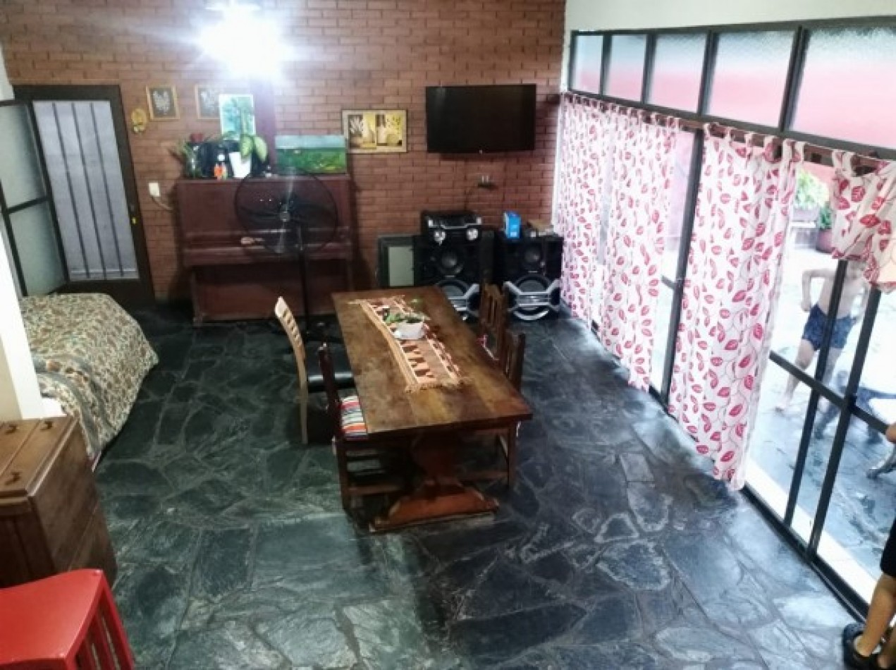 CASA EN VENTA - 7 DORMITORIOS - 10 AMBIENTES - BELLA VISTA