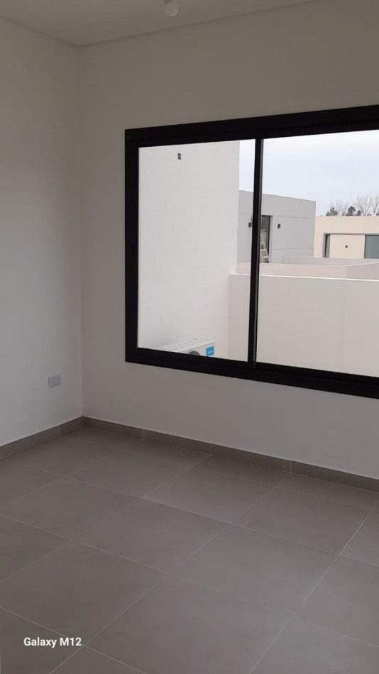 DUPLEX A LA VENTA 4 AMBIENTES A ESTRENAR EN PILAR - COMPLEJO SPRING PARK