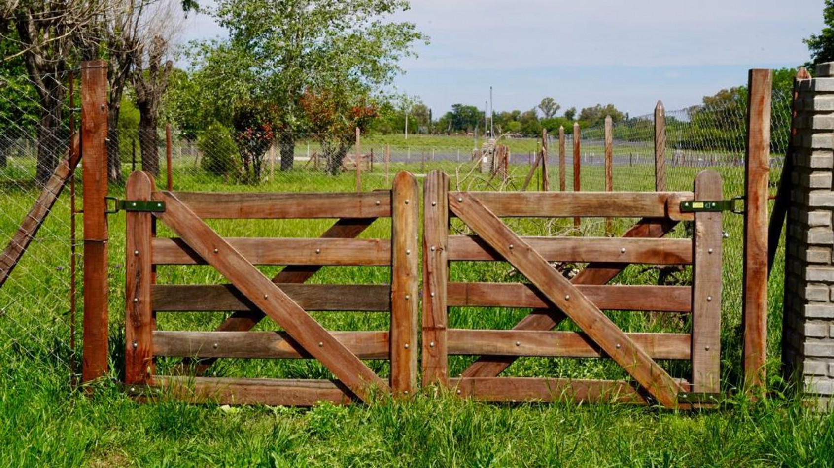 LOTES EN BARRIO SEMI CERRADO LOMAS DE MANZANARES - PARTIDO DE PILAR - ESCRITURACION INMEDIATA
