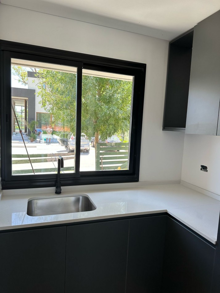 VENTA CASA LAGOON, 4 AMBIENTES - VILLA ROSA, PILAR