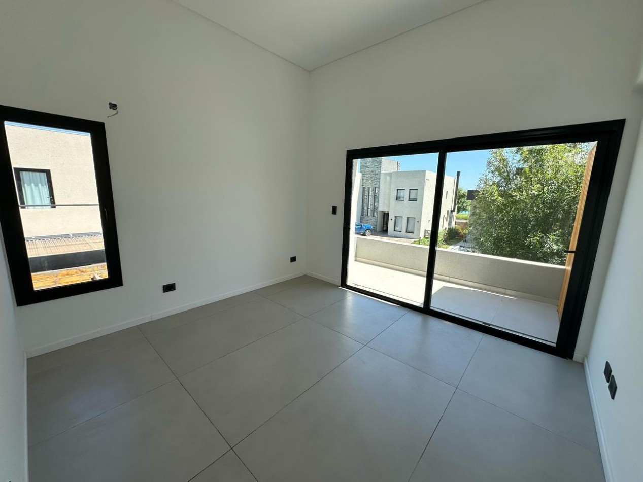 VENTA CASA LAGOON, 4 AMBIENTES - VILLA ROSA, PILAR
