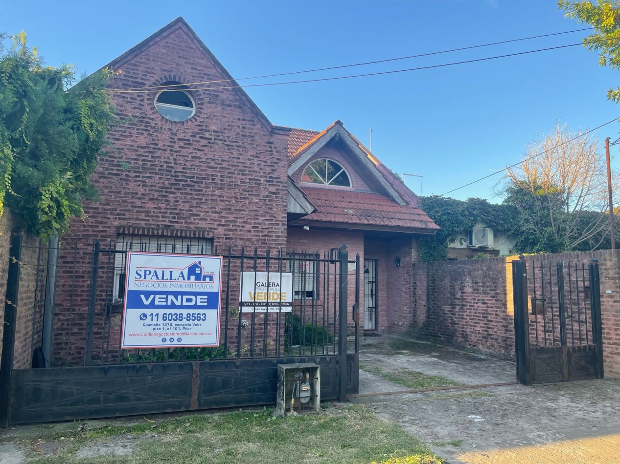 CASA EN VENTA - 4 AMBIENTES - PILAR CENTRO 