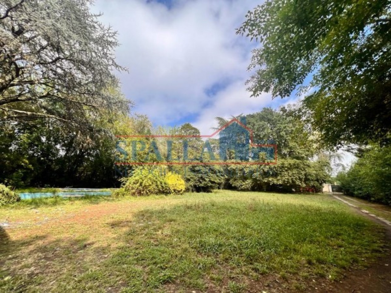 CASA QUINTA EN VENTA EN LOTE DE 3000 M2 - 6 AMBIENTES - ESCUCHA OFERTAS - PILAR A REFACCIONAR