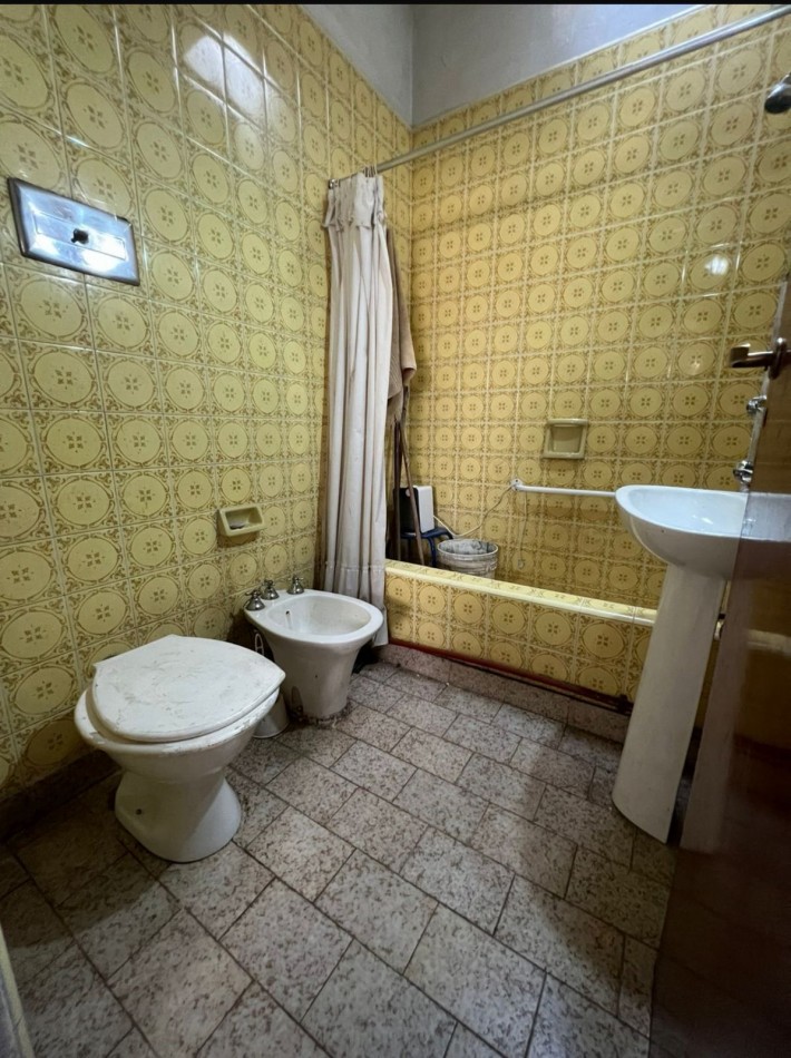 CASA EN PH EN VENTA - 4 AMBIENTES CON PATIO EN VICENTE LOPEZ