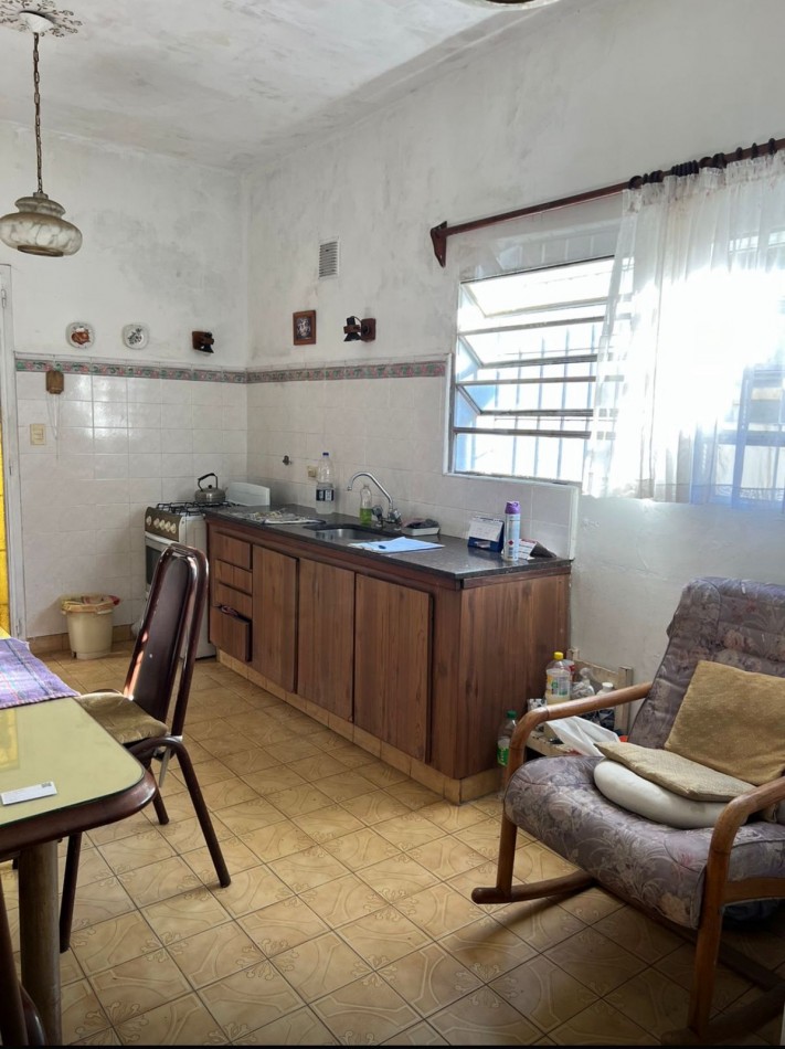 CASA EN PH EN VENTA - 4 AMBIENTES CON PATIO EN VICENTE LOPEZ