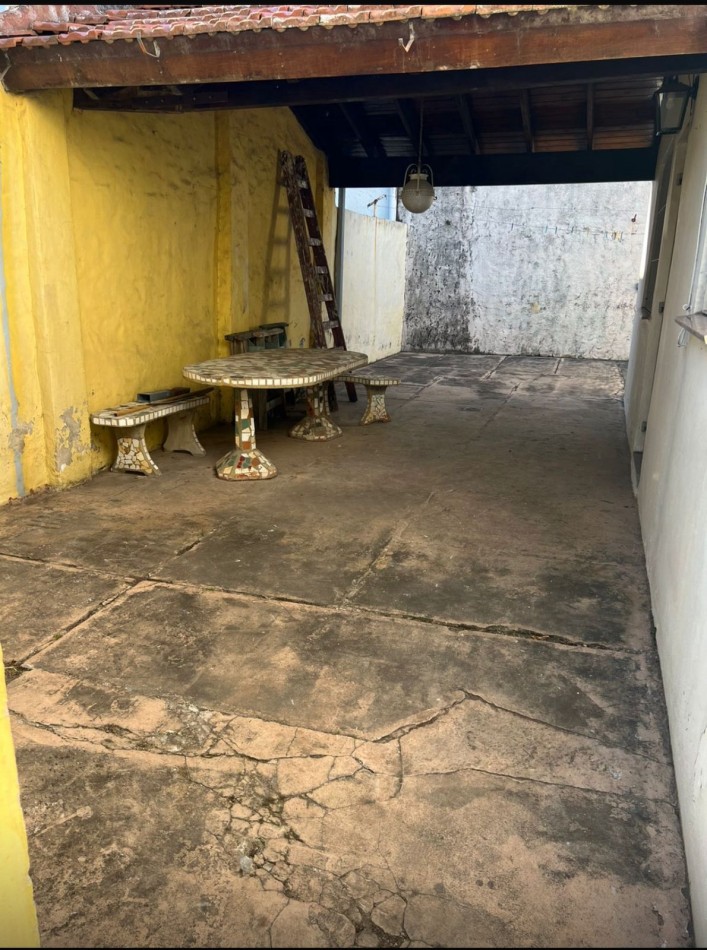 CASA EN PH EN VENTA - 4 AMBIENTES CON PATIO EN VICENTE LOPEZ