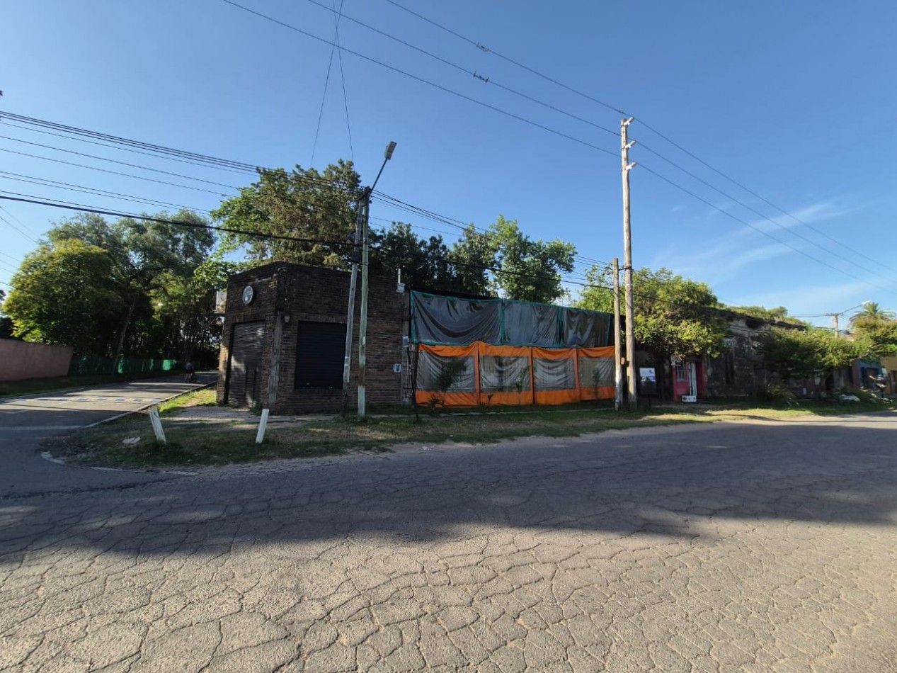 LOTE CON LOCALES EN CENTRO DE MANZANARES - OPORTUNIDAD DE INVERSION