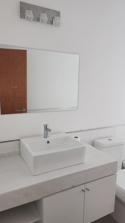 VENTA CASA 4 AMBIENTES BARRIO SANTA LUCIA PILAR DEL ESTE