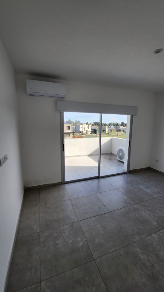 VENTA CASA 4 AMBIENTES BARRIO SANTA LUCIA PILAR DEL ESTE