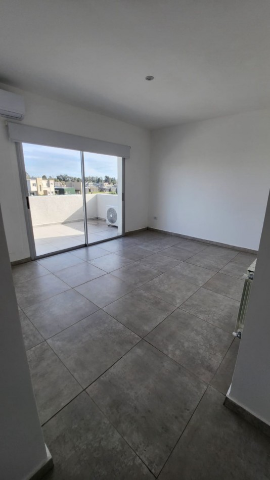 VENTA CASA 4 AMBIENTES BARRIO SANTA LUCIA PILAR DEL ESTE