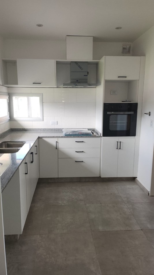 VENTA CASA 4 AMBIENTES BARRIO SANTA LUCIA PILAR DEL ESTE