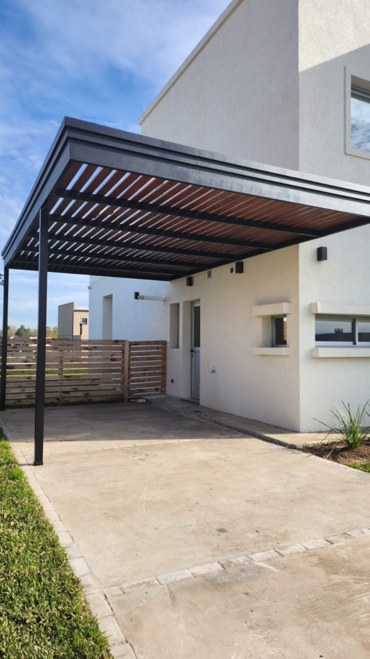VENTA CASA 4 AMBIENTES BARRIO SANTA LUCIA PILAR DEL ESTE