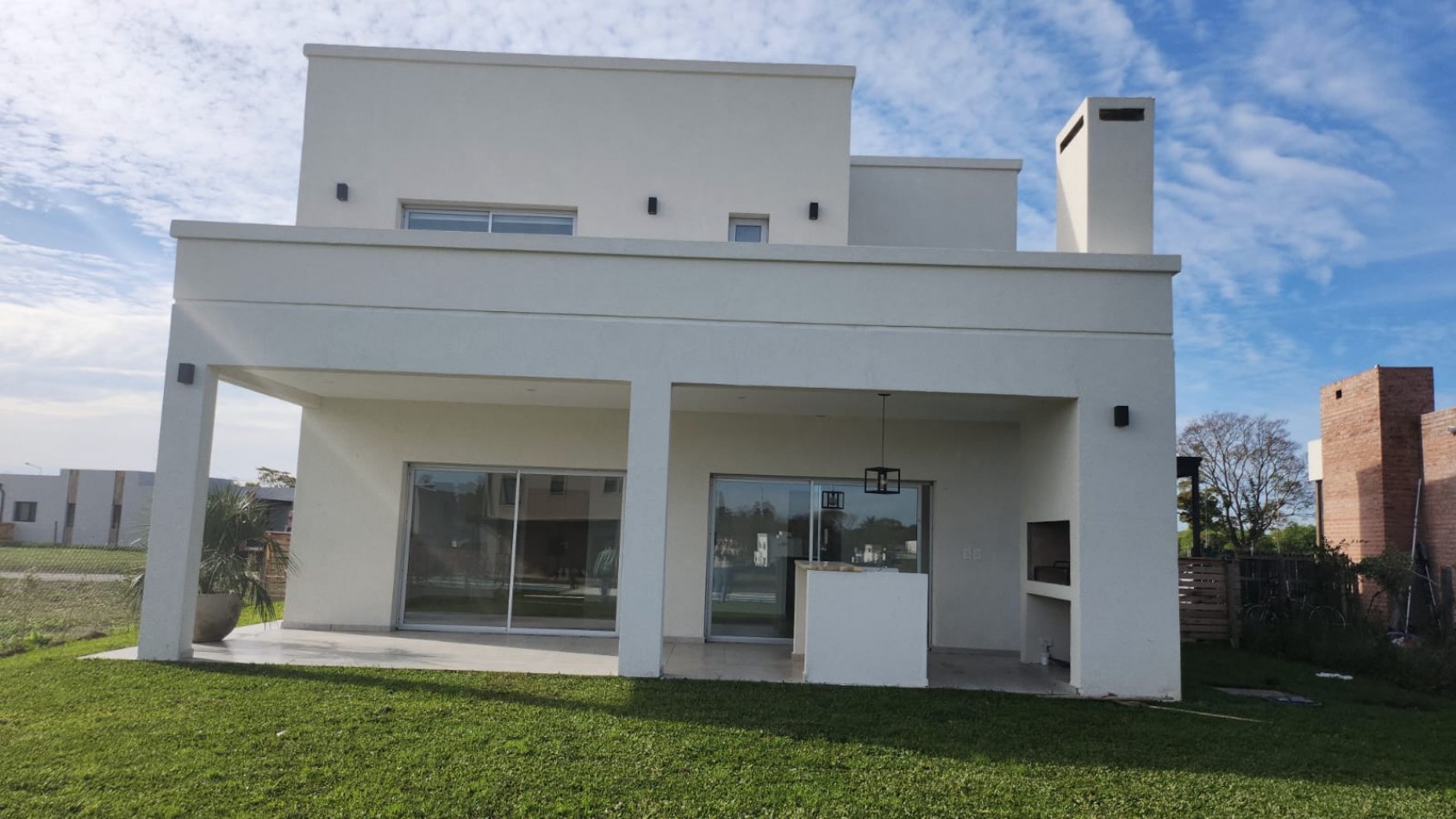 VENTA CASA 4 AMBIENTES BARRIO SANTA LUCIA PILAR DEL ESTE