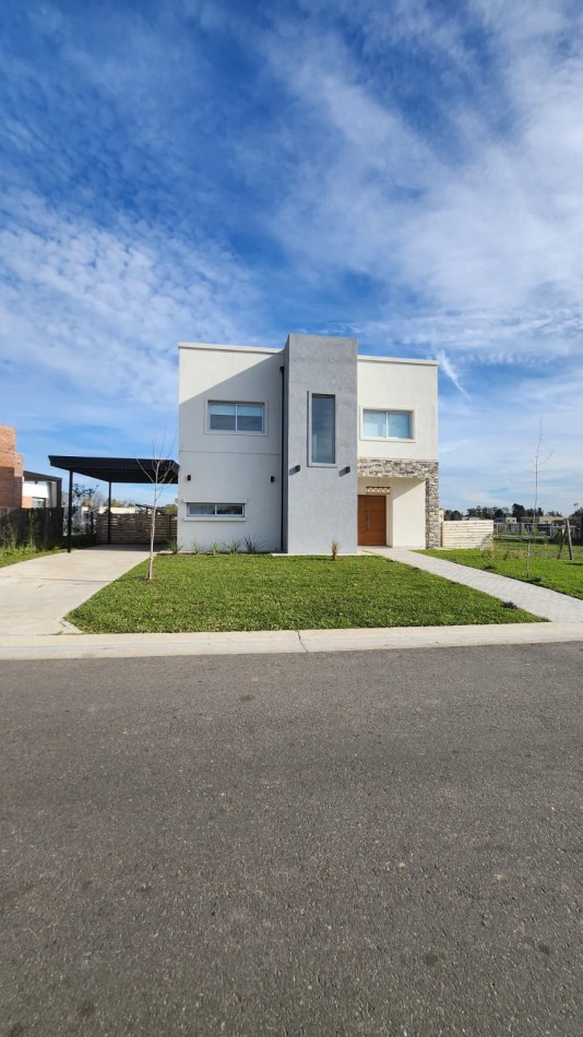 VENTA CASA 4 AMBIENTES BARRIO SANTA LUCIA PILAR DEL ESTE