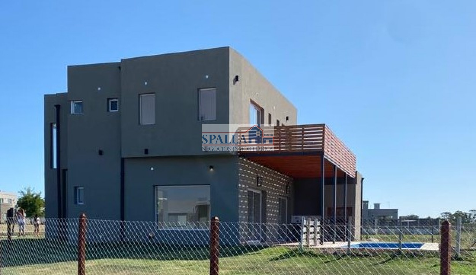 VENTA CASA SAN SEBASTIAN LOTE CENTRAL CON RENTA