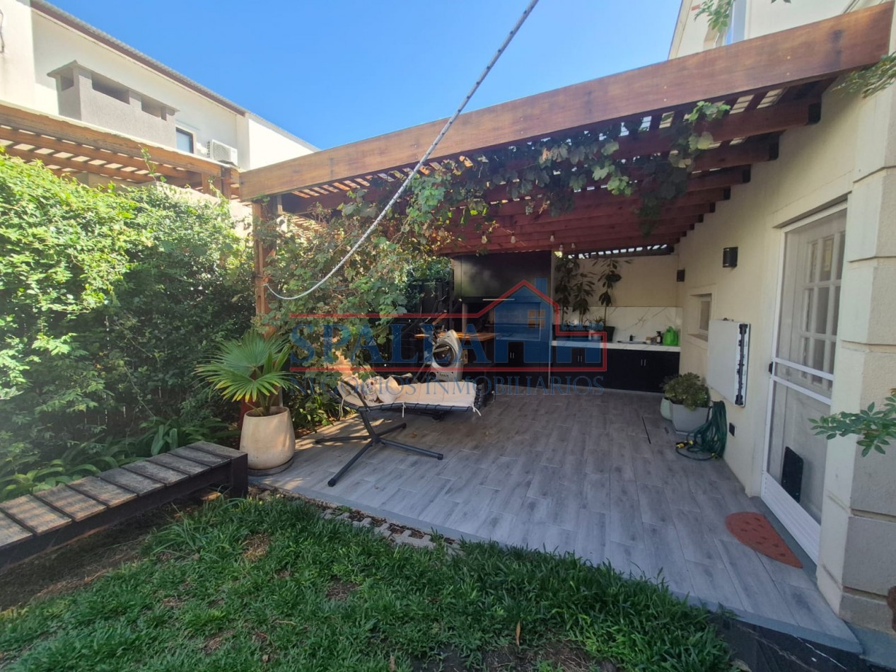 VENTA DUPLEX TRES AMBIENTES SEMI AMOBLADO EN COMPLEJO METZ VILLAGE PILAR