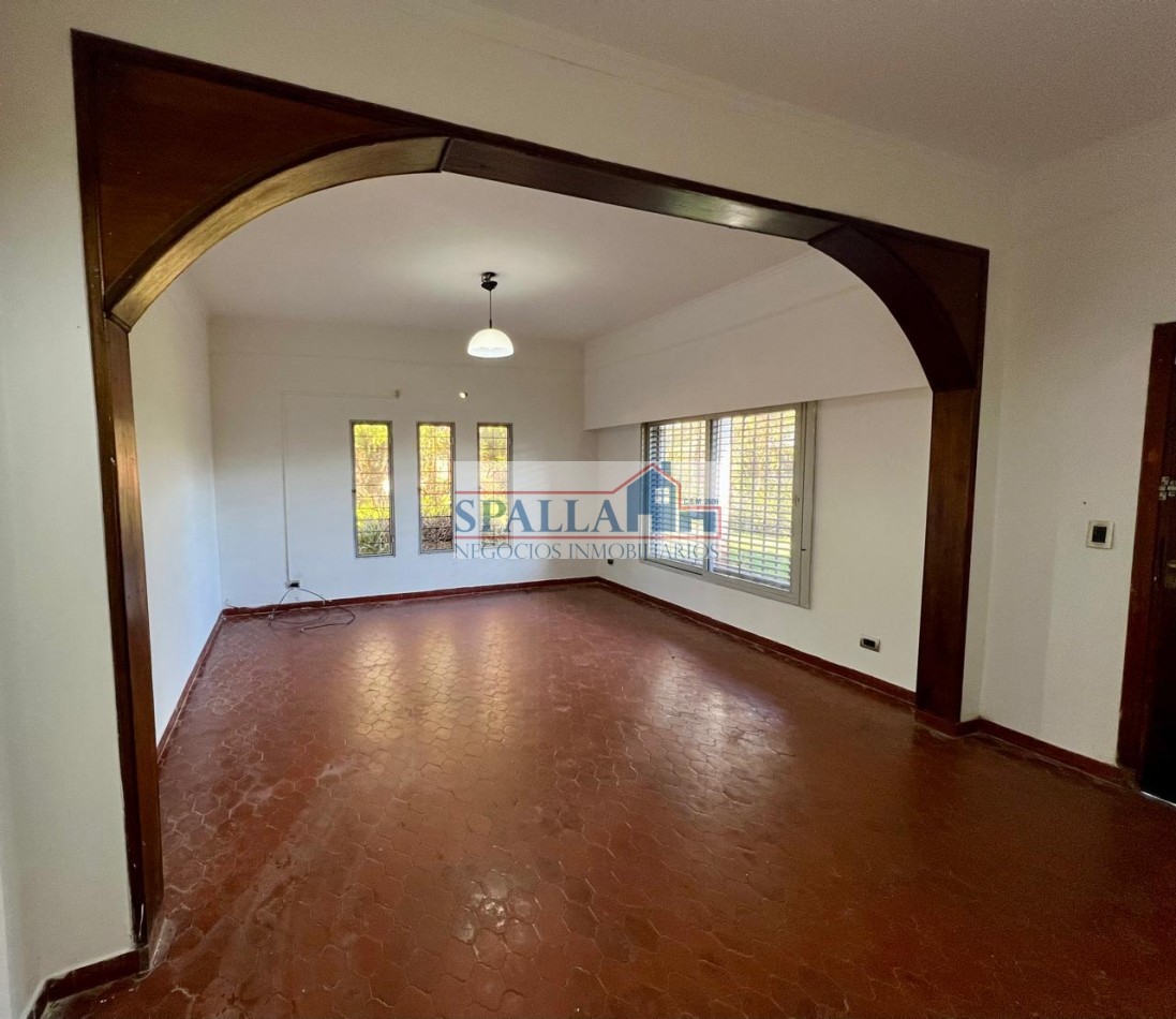 CASA EN VENTA - 4 AMBIENTES CON GALERIA - JOSE C. PAZ 