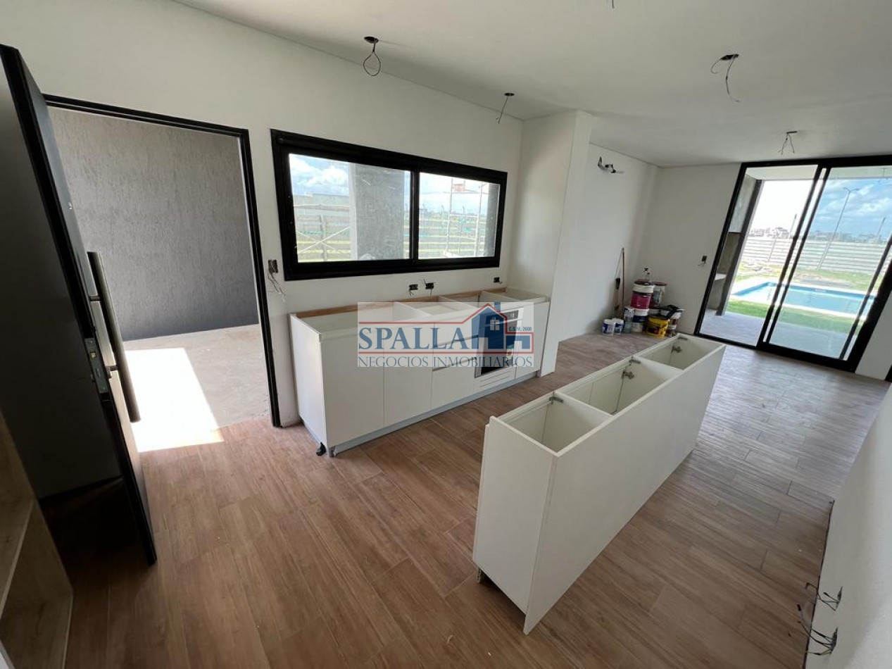 CASA EN VENTA SAN SEBASTIAN A ESTRENAR AREA 1 CON RENTA