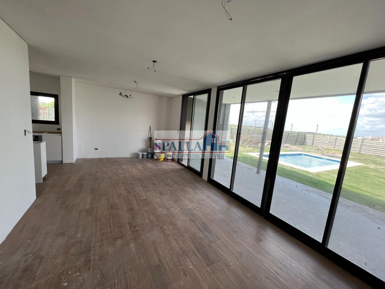 CASA EN VENTA SAN SEBASTIAN A ESTRENAR AREA 1 CON RENTA