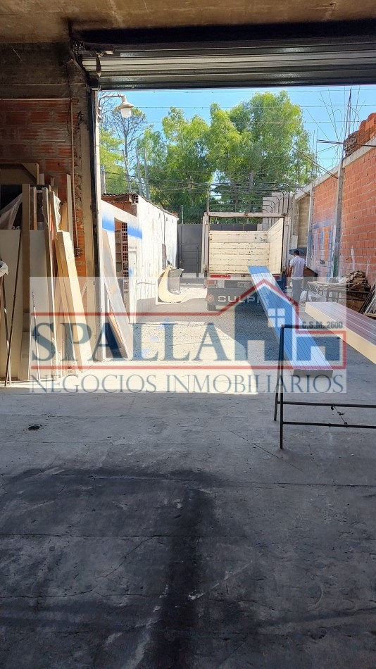 Excelente Galpon - Deposito de 560m2 a la venta, sobre lote de 720m2. Presidente Derqui - Pilar