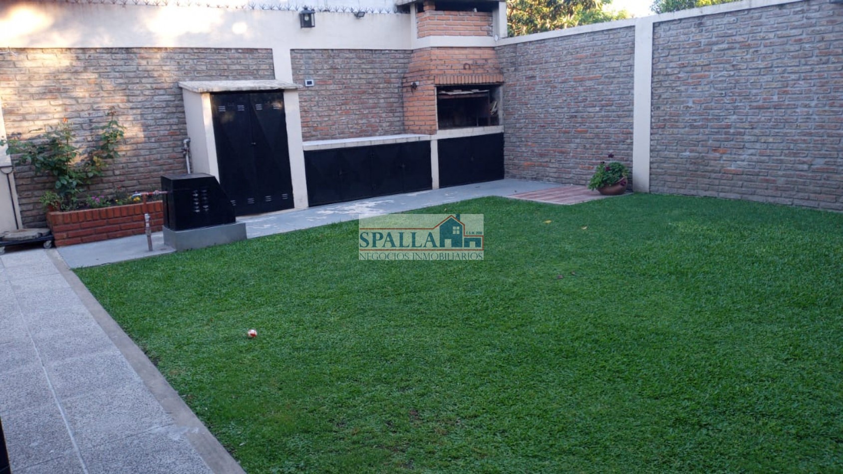 VENTA CASA 4 AMBIENTES - CENTRO DE DERQUI, PILAR - APTO CREDITO