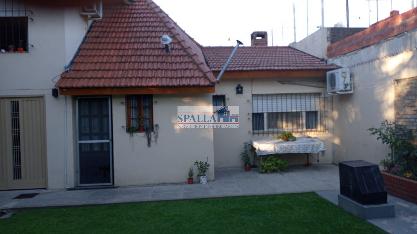 VENTA CASA 4 AMBIENTES - CENTRO DE DERQUI, PILAR - APTO CREDITO