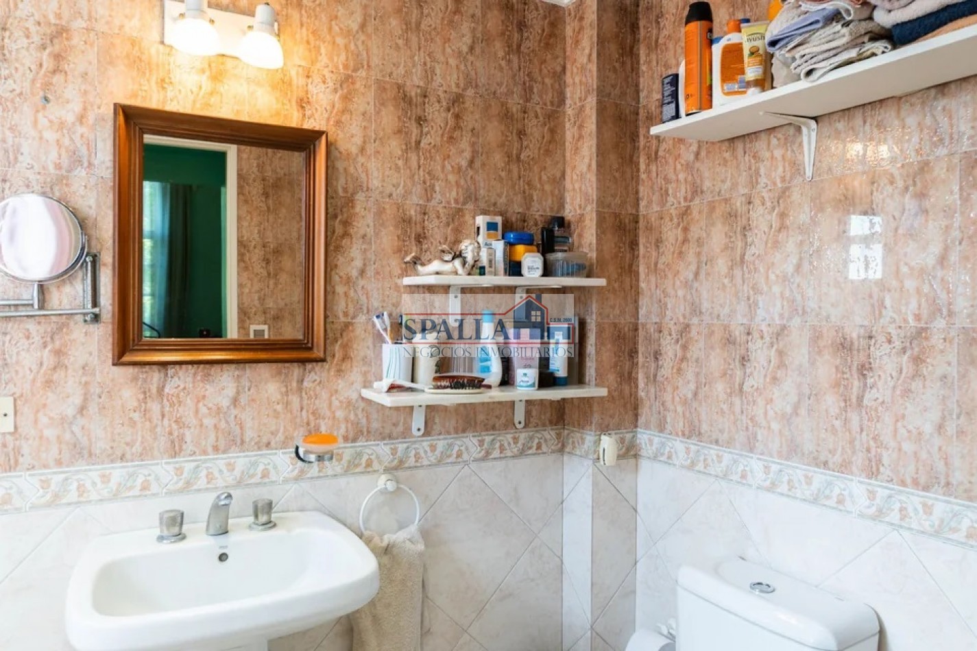 LA MASIA CASA EN VENTA DE 5 AMBIENTES CON AMPLIO JARDIN Y PILETA - APTO CREDITO