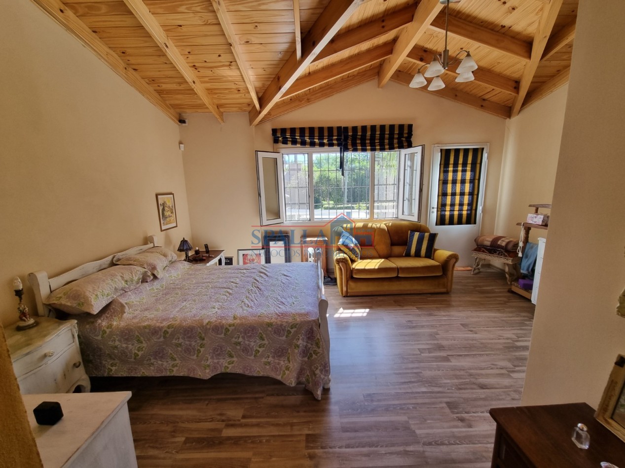 Casa 4 Ambientes con Piscina, 3 Suites y Garage Excelente Ubicacion en Pilar