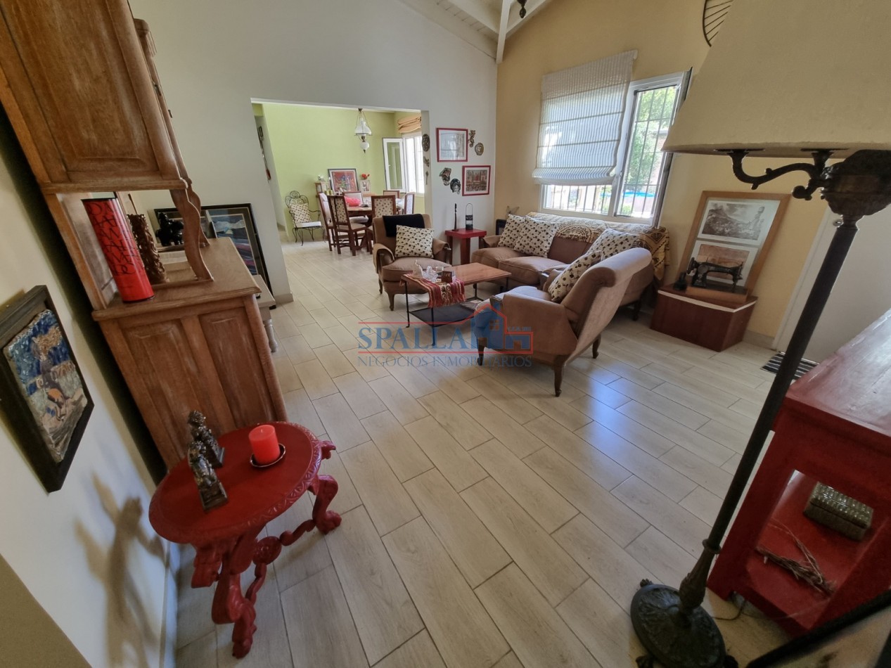 Casa 4 Ambientes con Piscina, 3 Suites y Garage Excelente Ubicacion en Pilar