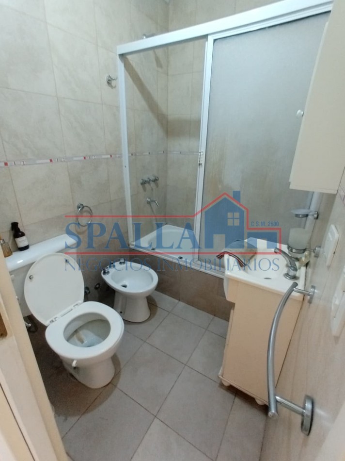 VENTA DE DEPARTAMENTO DOS AMBIENTES CON COHERA CUBIERTA , EXCELENTE UBICACION EN SAN MIGUEL