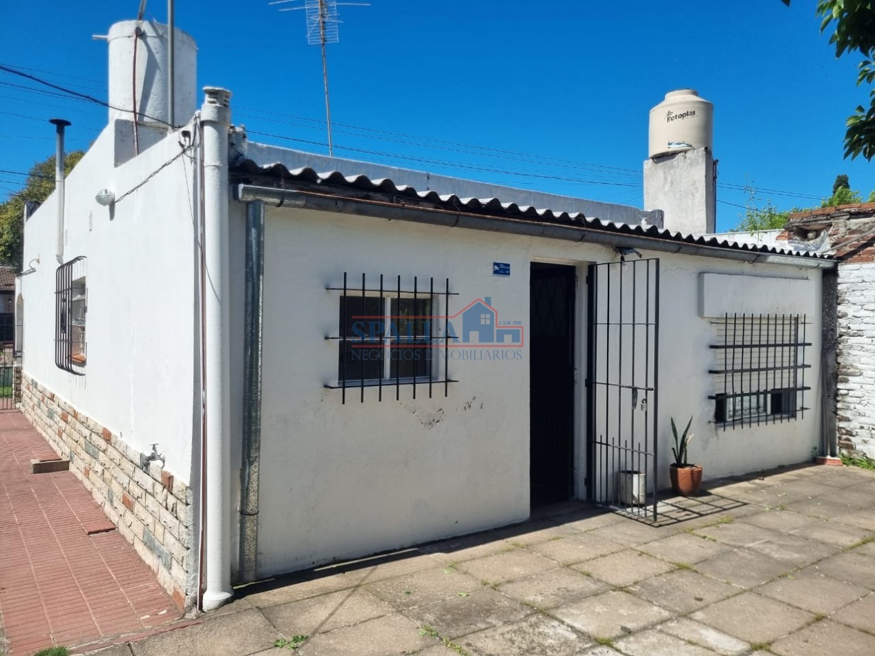 VENTA CASA 4 AMBIENTES CON PARQUE EN VILLA MORRA PILAR