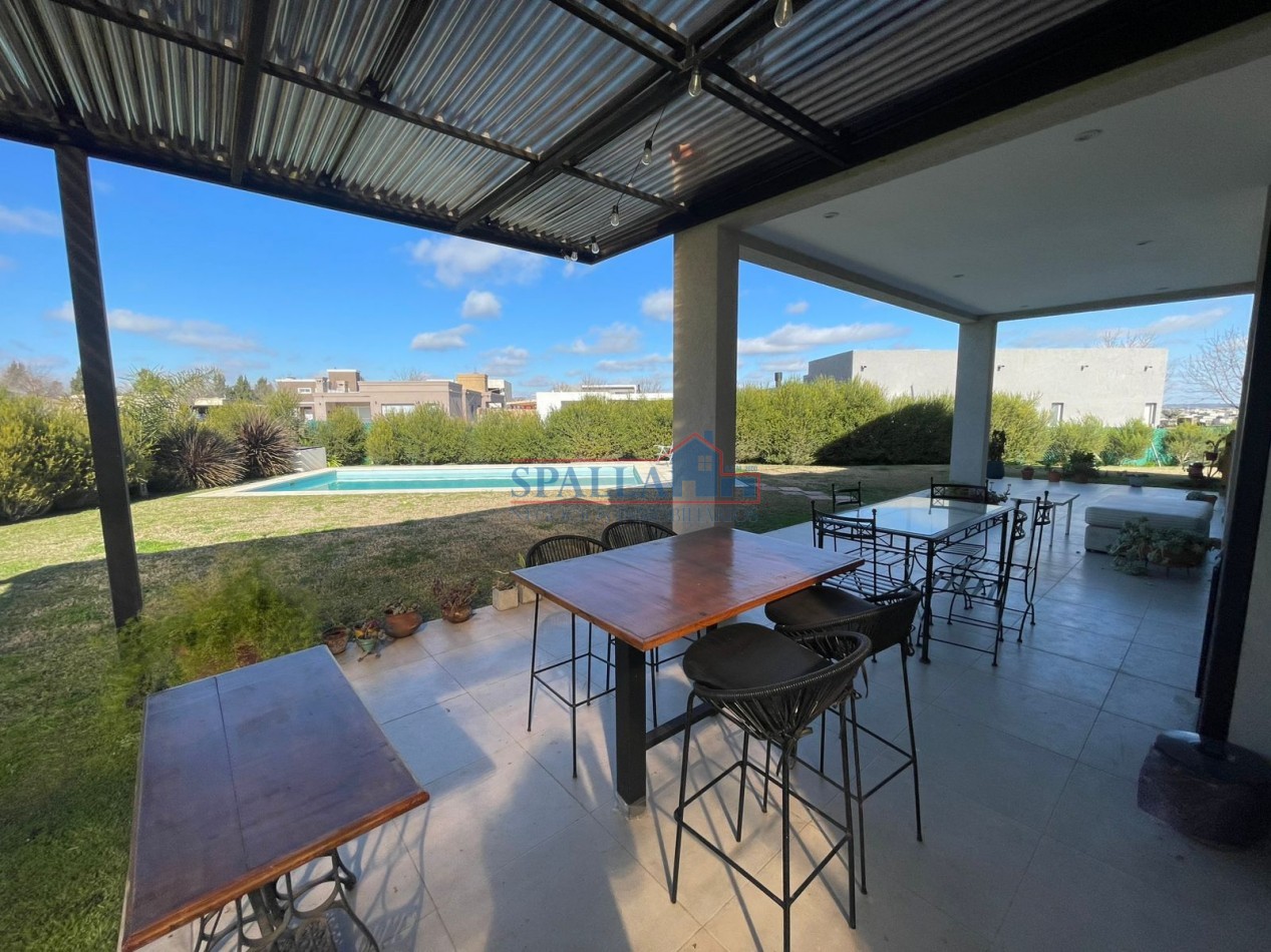 VENTA CASA 5 AMBIENTES AREA 1 BARRIO SAN SEBASTIAN 