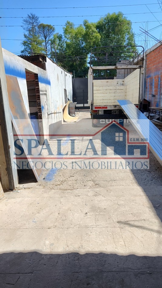 Excelente Galpon - Deposito de 560m2 a la venta, sobre lote de 720m2. Presidente Derqui - Pilar