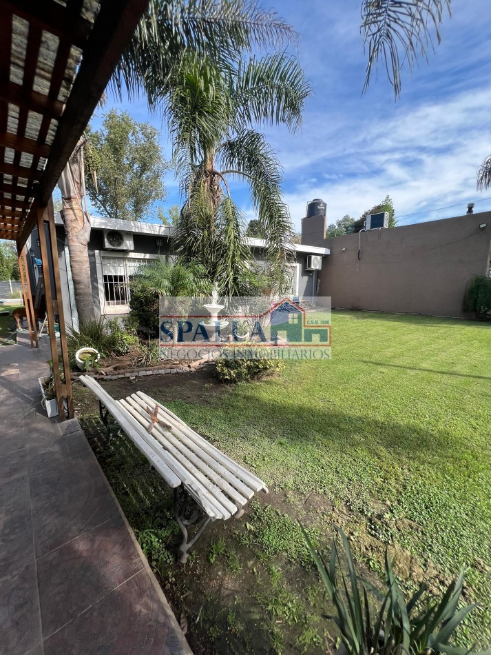 CASA EN VENTA EN JOSE C PAZ, 4 AMBIENTES CON PILETA