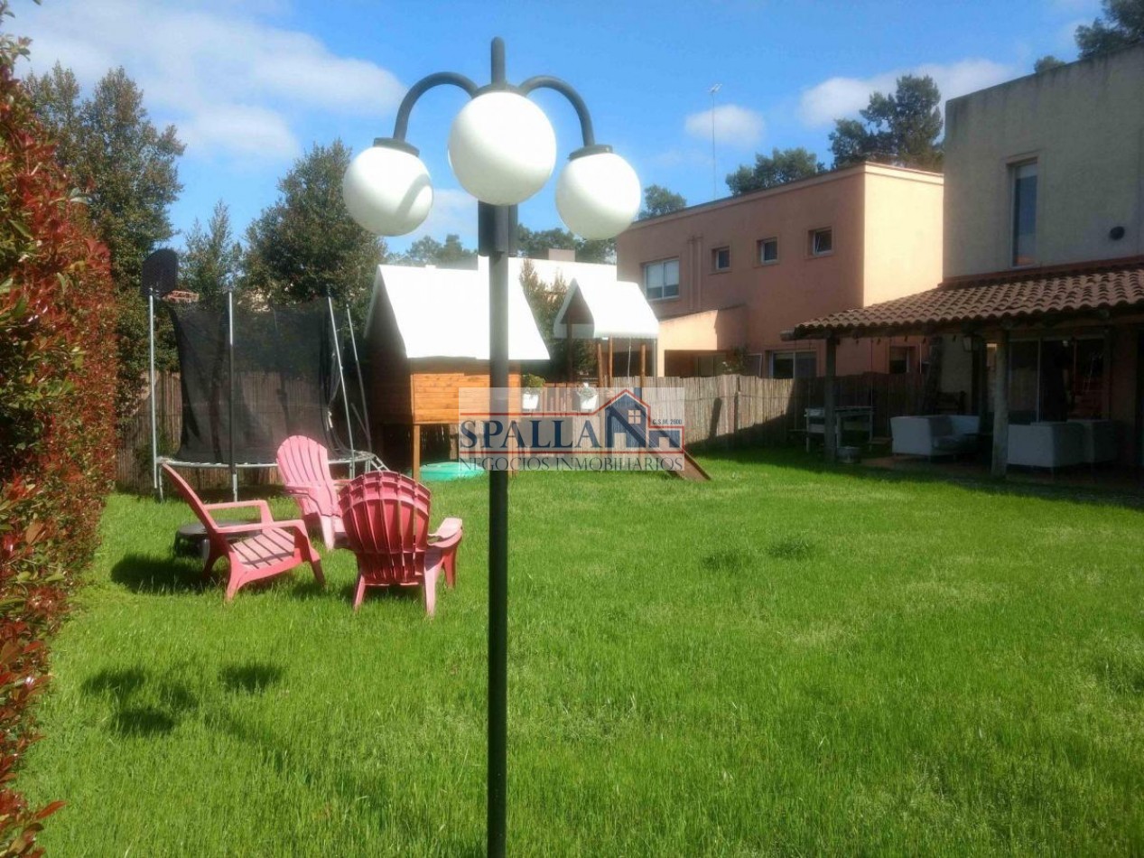 VENTA CASA 4 AMBIENTES EN BARRIO LAS ORQUIDEAS EN PILAR