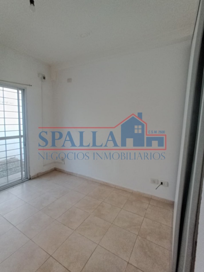 VENTA DE DEPARTAMENTO DOS AMBIENTES CON COHERA CUBIERTA , EXCELENTE UBICACION EN SAN MIGUEL