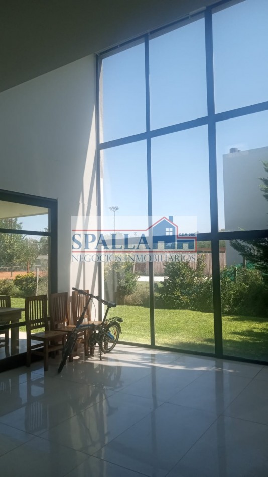 VENTA CASA 4 AMBIENTES EN BARRIO CERRADO LAGOON PILAR