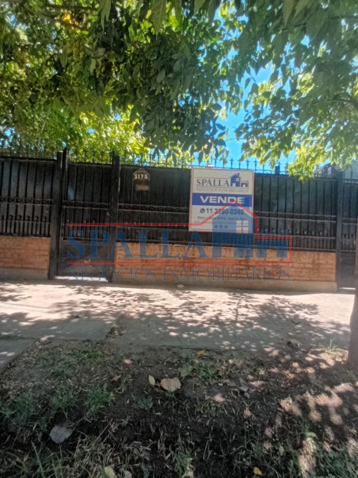 CASA EN VENTA  300 m² SOBRE LOTE PROPIO - A 200 mts RUTA 8 - LOCAL + GALPON - JOSE C. PAZ - ACEPTA FINANCIACION