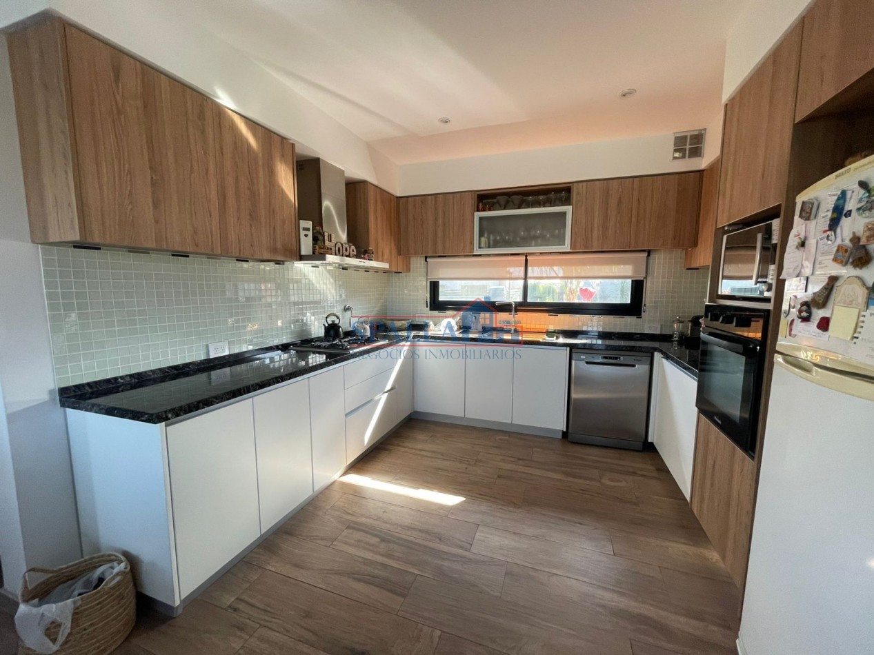 VENTA CASA 5 AMBIENTES AREA 1 BARRIO SAN SEBASTIAN 