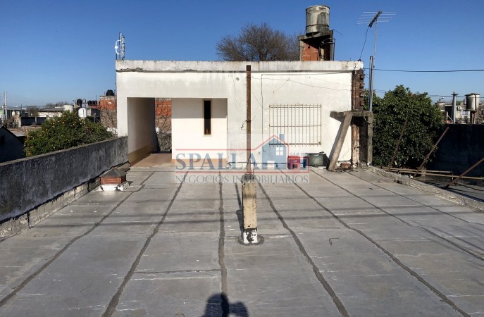 CASA CON LOCAL EN VENTA A 600 MTS DE RUTA 197 - Jose C. Paz