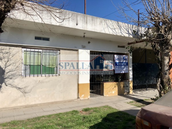CASA CON LOCAL EN VENTA A 600 MTS DE RUTA 197 - Jose C. Paz