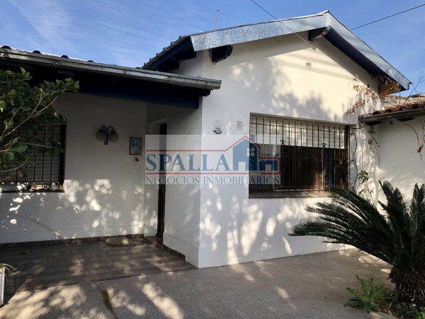 MAGNIFICA CASA EN VENTA 6 AMBIENTES - A MTS DE CENTRO COMERCIAL EN LOS POLVORINES - Malvinas Argentinas