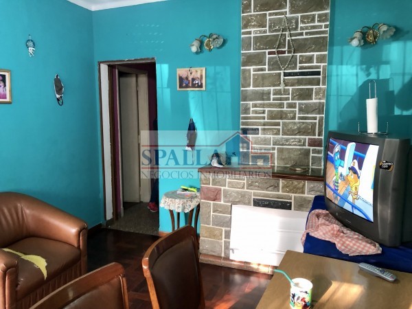 MAGNIFICA CASA EN VENTA 6 AMBIENTES - A MTS DE CENTRO COMERCIAL EN LOS POLVORINES - Malvinas Argentinas