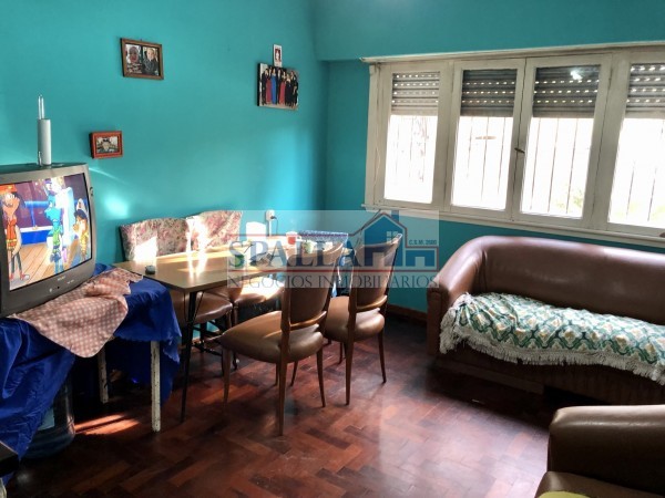 MAGNIFICA CASA EN VENTA 6 AMBIENTES - A MTS DE CENTRO COMERCIAL EN LOS POLVORINES - Malvinas Argentinas