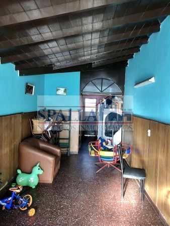 MAGNIFICA CASA EN VENTA 6 AMBIENTES - A MTS DE CENTRO COMERCIAL EN LOS POLVORINES - Malvinas Argentinas