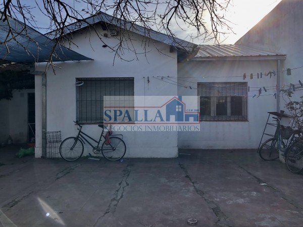 MAGNIFICA CASA EN VENTA 6 AMBIENTES - A MTS DE CENTRO COMERCIAL EN LOS POLVORINES - Malvinas Argentinas