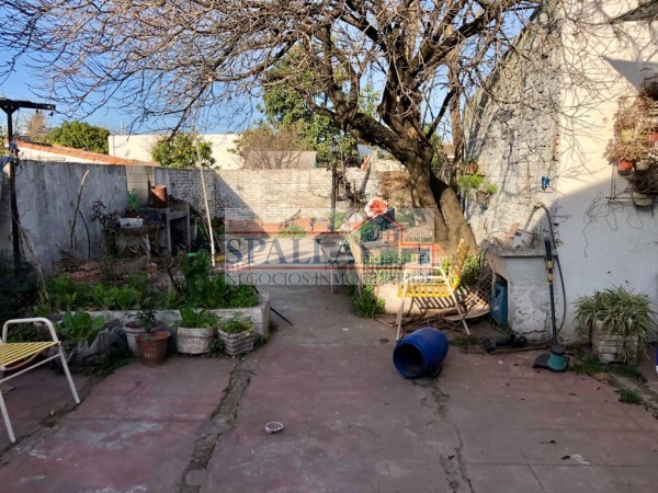 MAGNIFICA CASA EN VENTA 6 AMBIENTES - A MTS DE CENTRO COMERCIAL EN LOS POLVORINES - Malvinas Argentinas