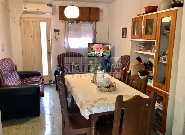 CASA EN VENTA CON PILETA - Jose C. Paz